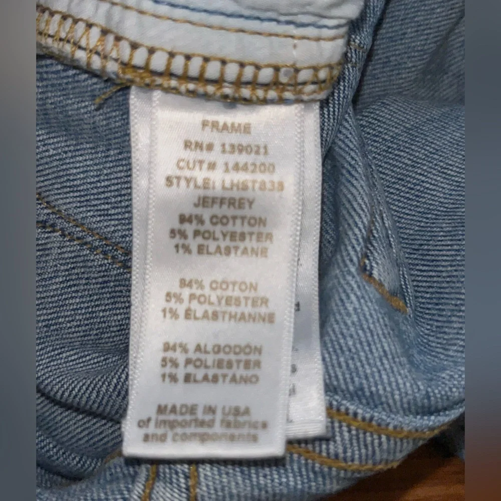 Frame Le High Straight Jeffrey Jean distressed ripped light wash size 25 preppy